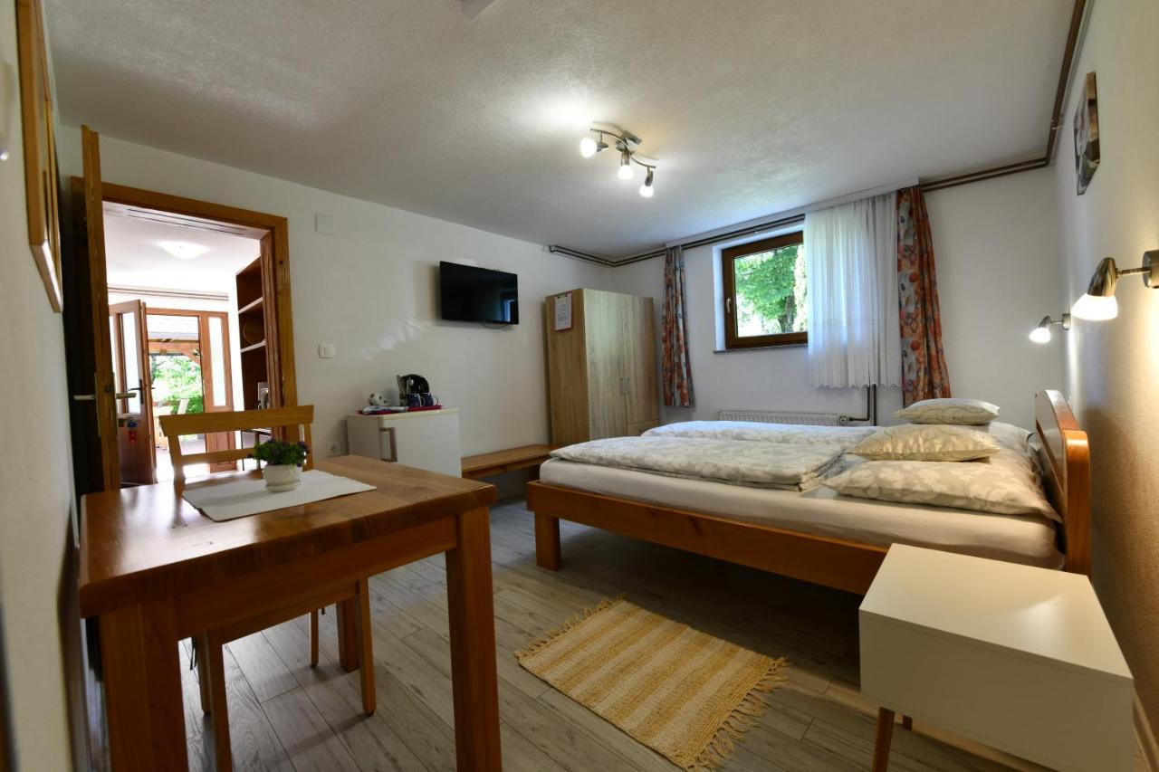 Apartment And Rooms Ivancica Seliste Dreznicko Εξωτερικό φωτογραφία