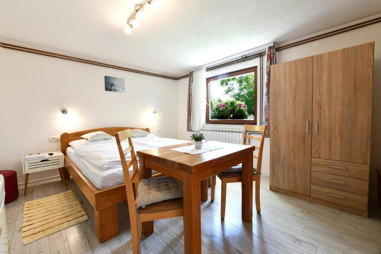 Apartment And Rooms Ivancica Seliste Dreznicko Εξωτερικό φωτογραφία